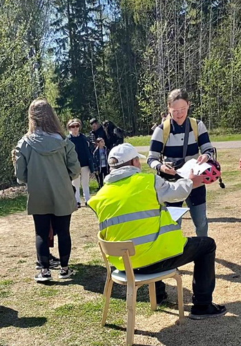 Nyt otettiin kyttn uudet kilpailulipukkeet.